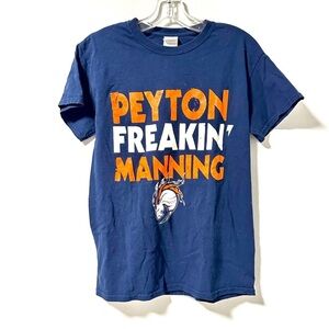 💙 Peyton Manning Denver Broncos Crewneck T-Shirt NFL Tee Men’s/Unisex Size Small